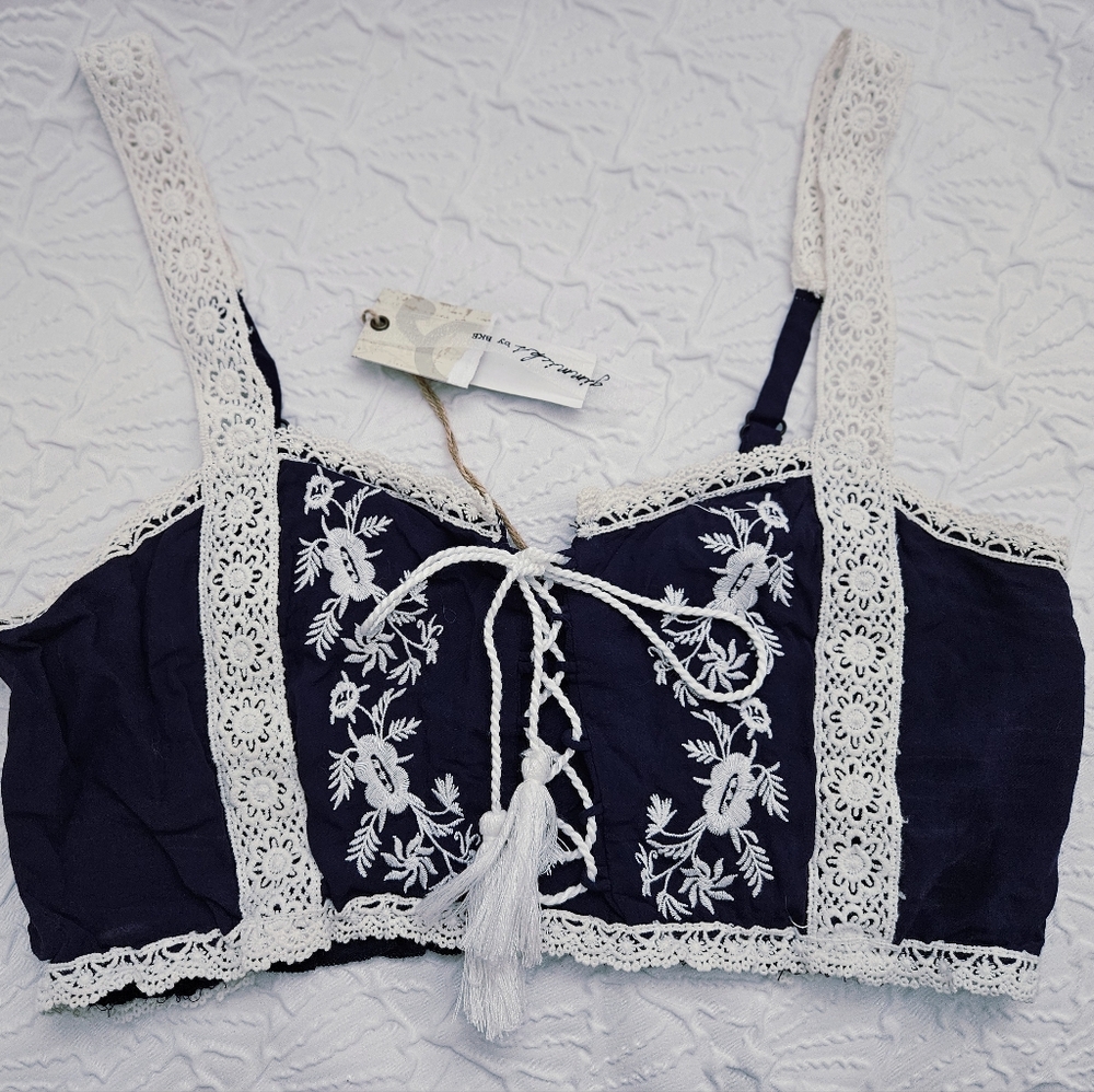 NWT Gimmicks by BKE Boho Embroidered Lace-up Bustier Crop Top Pull-on Style Sz M